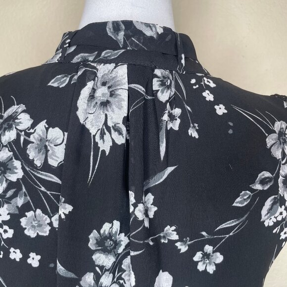 T Tahari Black Floral Lace Cap Sleeve Tie Neck Lightweight Blouse Medium Career - Picture 7 of 14